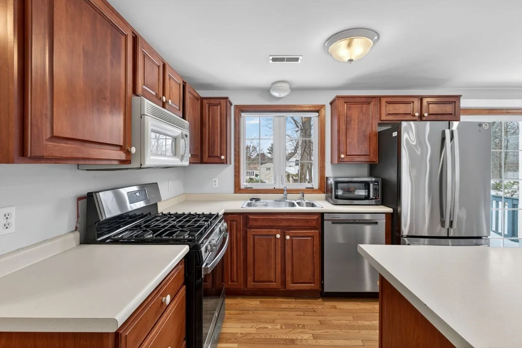 3 bed, 2 bath apartment for rent at 23 Cady St, Billerica — photo 5 of 27