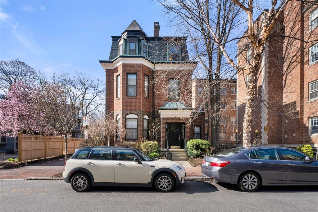 1 bed, 1 bath apartment for rent at 23 Chauncy St Unit 5, Cambridge — photo 1 of 20