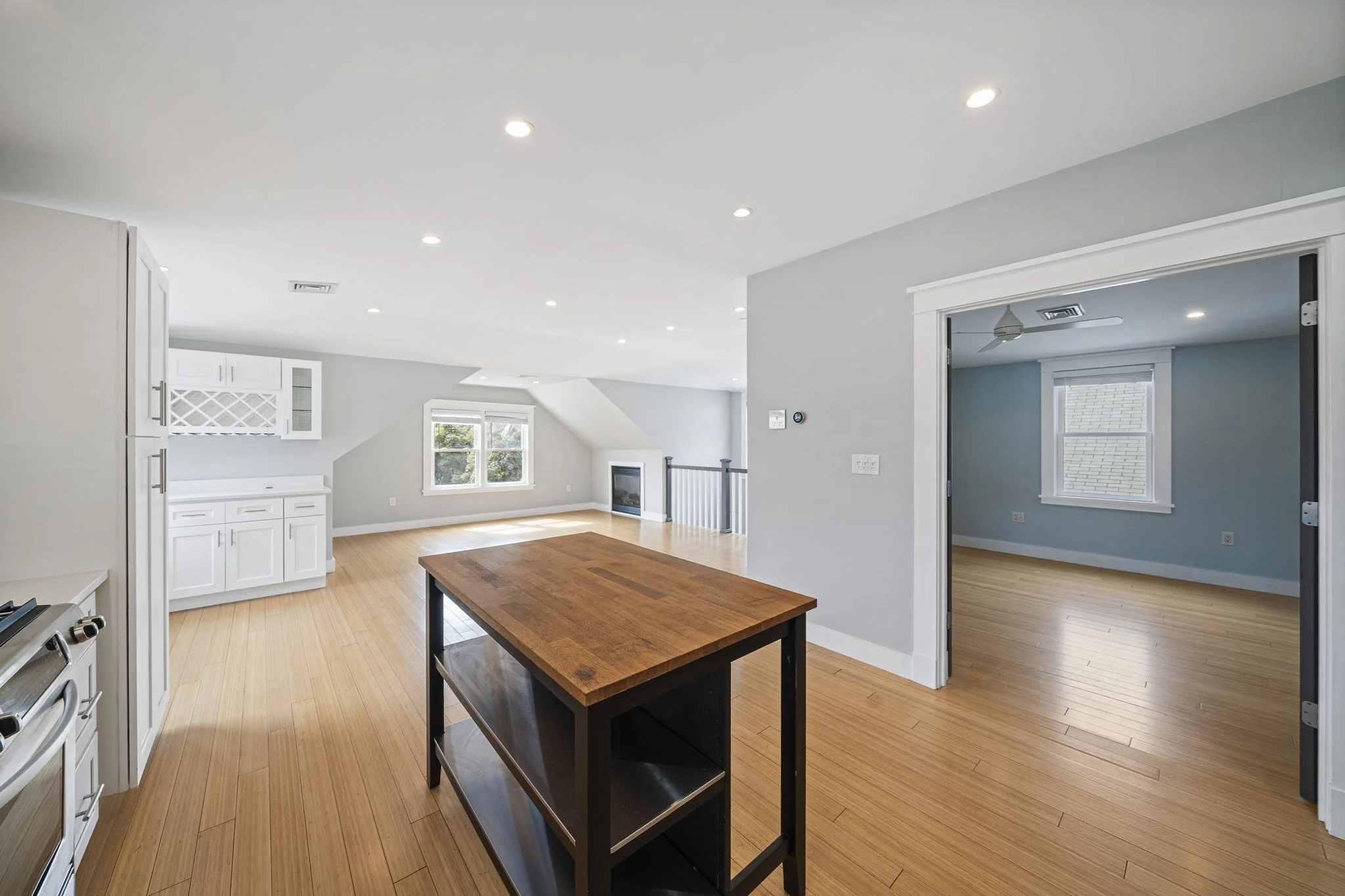 2 bed, 2 bath apartment for rent at 23 Cheverus Rd Unit 3, Dorchester — photo 5 of 27