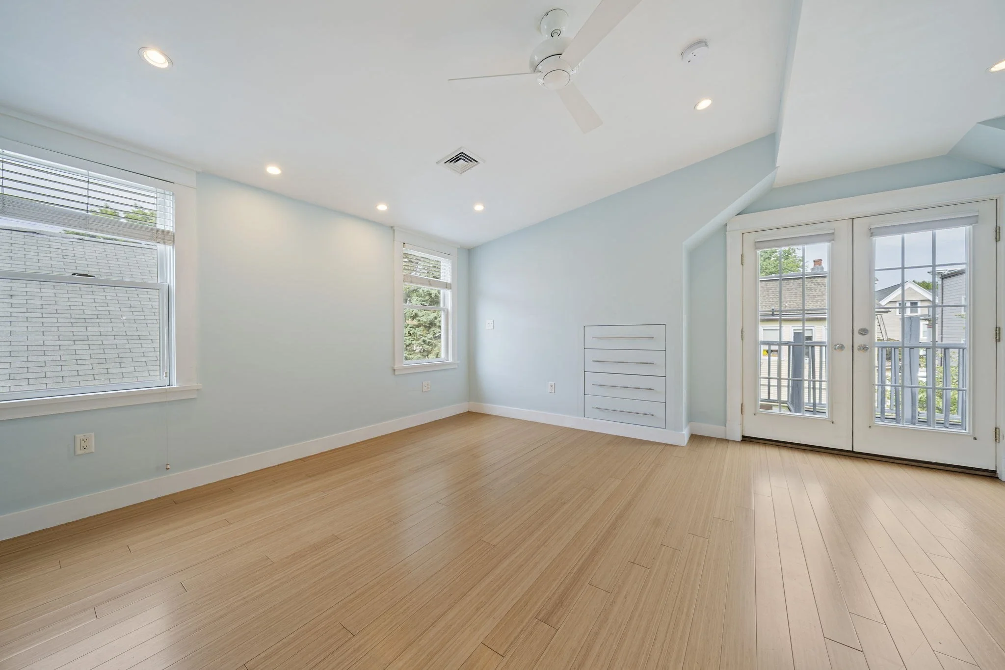 2 bed, 2 bath apartment for rent at 23 Cheverus Rd Unit 3, Dorchester — photo 20 of 27