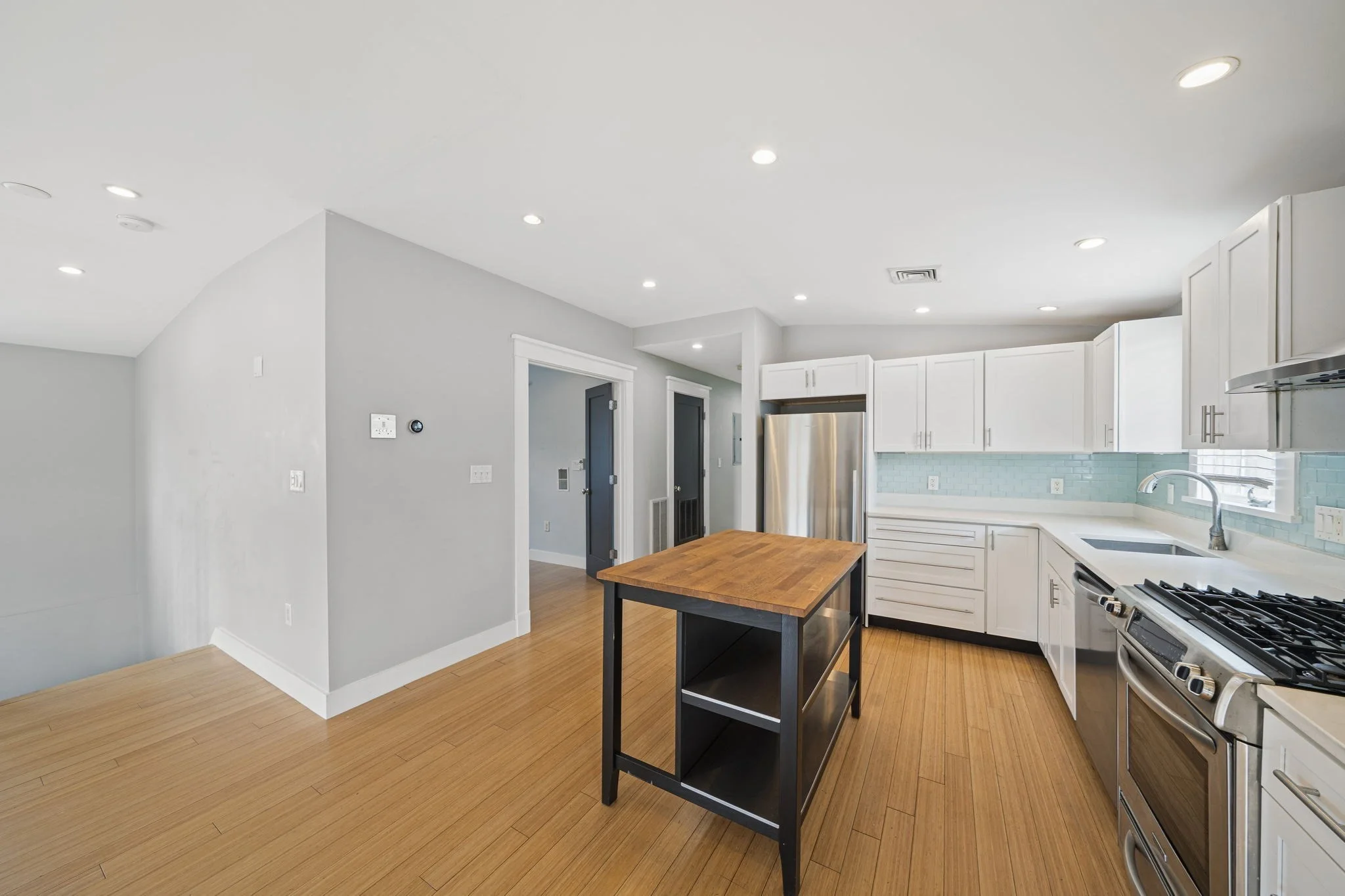 2 bed, 2 bath apartment for rent at 23 Cheverus Rd Unit 3, Dorchester — photo 4 of 27