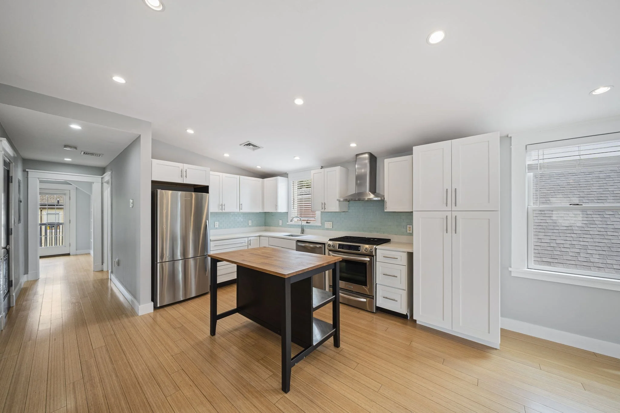 2 bed, 2 bath apartment for rent at 23 Cheverus Rd Unit 3, Dorchester — photo 3 of 27