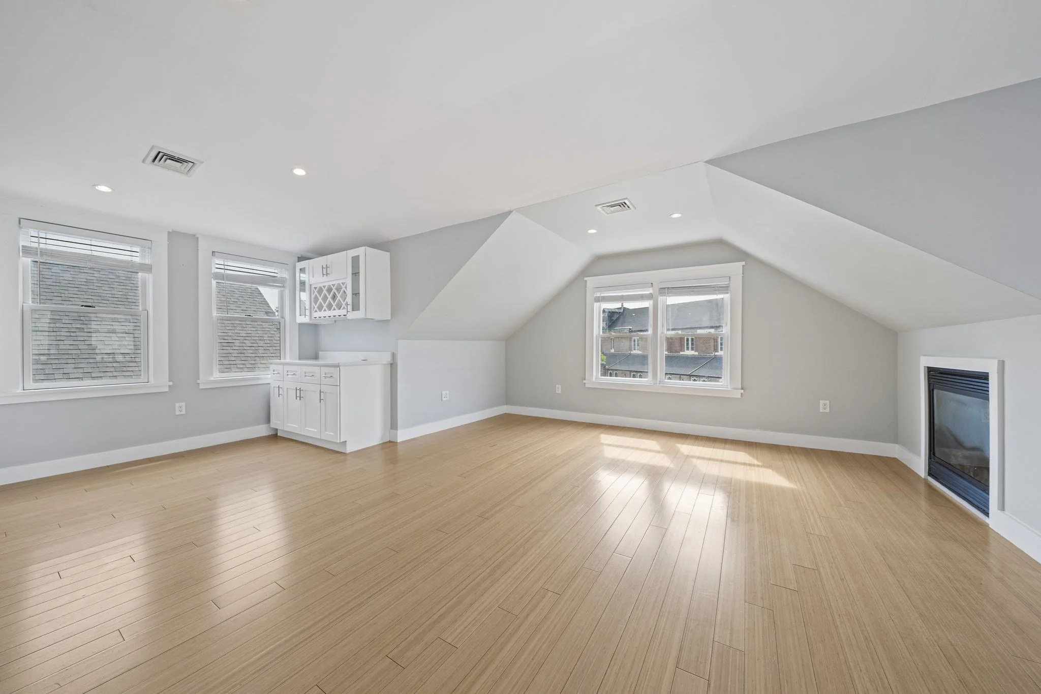 2 bed, 2 bath apartment for rent at 23 Cheverus Rd Unit 3, Dorchester — photo 9 of 27