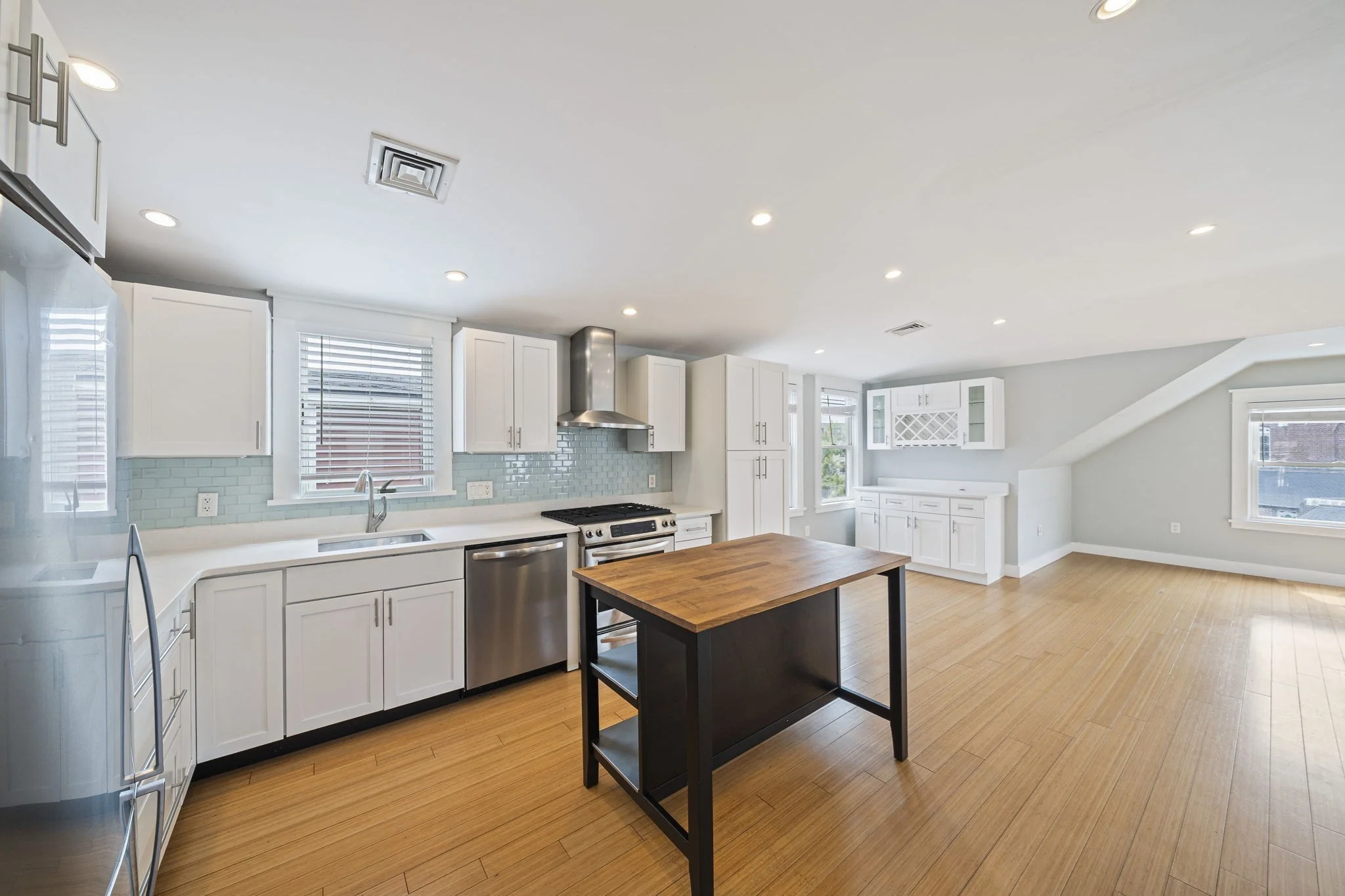 2 bed, 2 bath apartment for rent at 23 Cheverus Rd Unit 3, Dorchester — photo 6 of 27