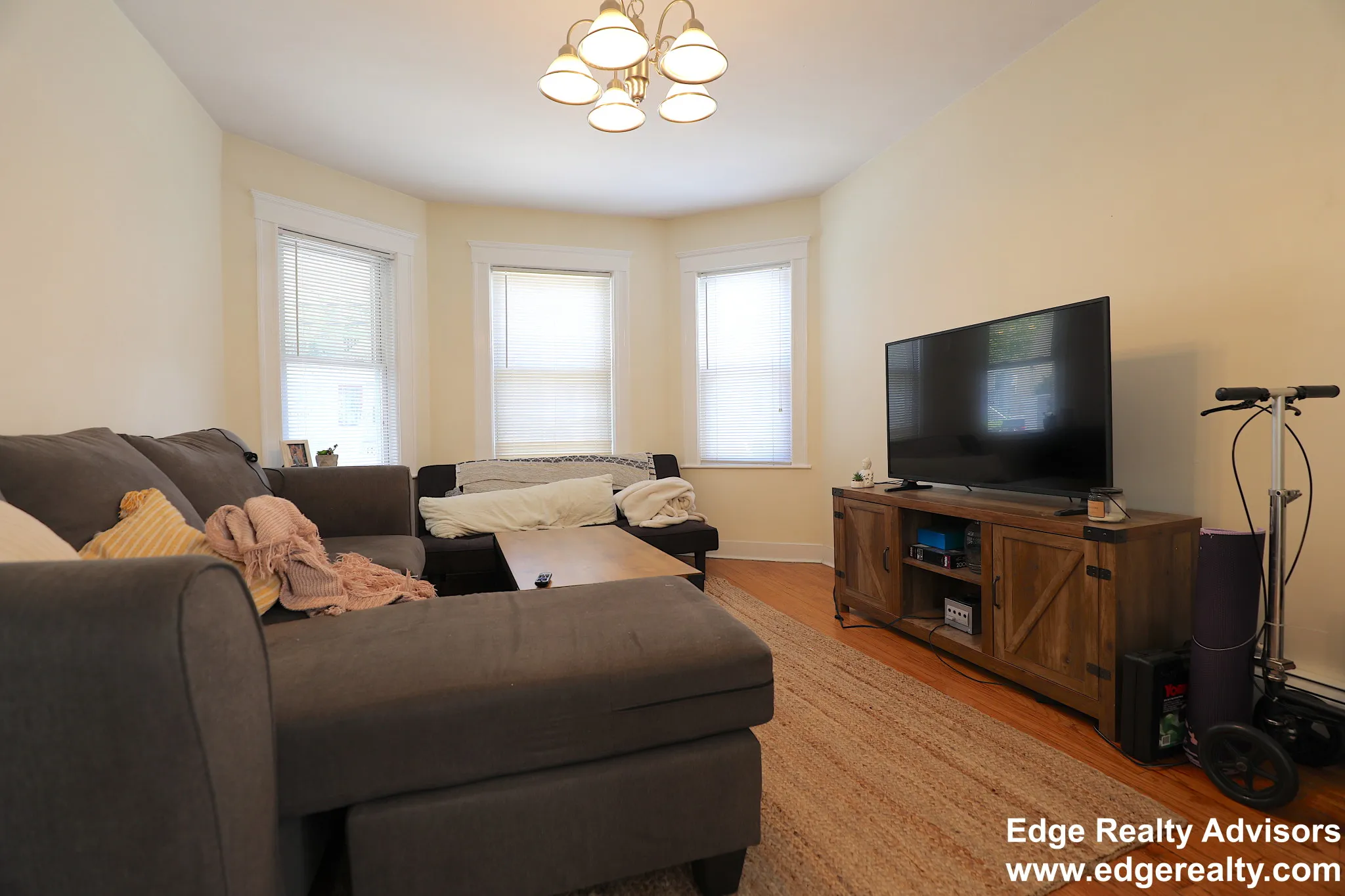 3 bed, 1 bath apartment for rent at 23 Claymoss Rd Unit 1, Brighton — photo 2 of 13
