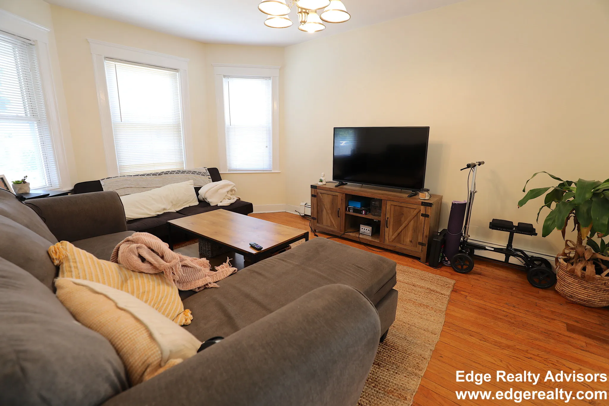 3 bed, 1 bath apartment for rent at 23 Claymoss Rd Unit 1, Brighton