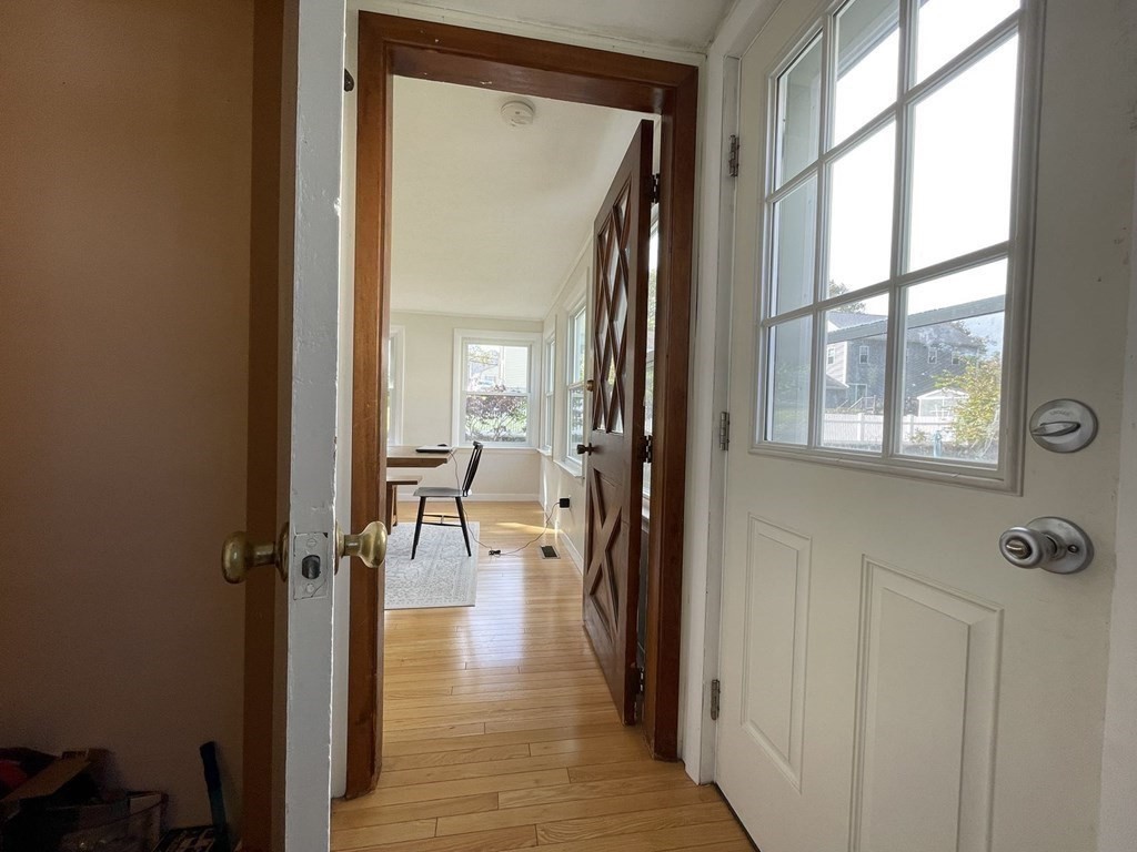 6 bed, 2 bath apartment for rent at 23 Clyde Ter, Arlington — photo 3 of 23