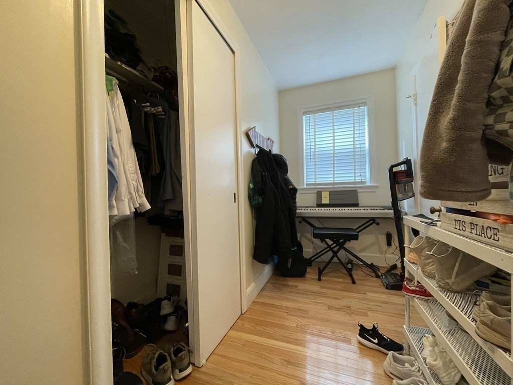 6 bed, 2 bath apartment for rent at 23 Clyde Ter, Arlington — photo 5 of 23