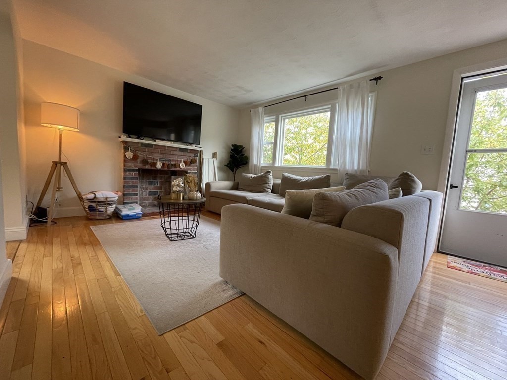 6 bed, 2 bath apartment for rent at 23 Clyde Ter, Arlington
