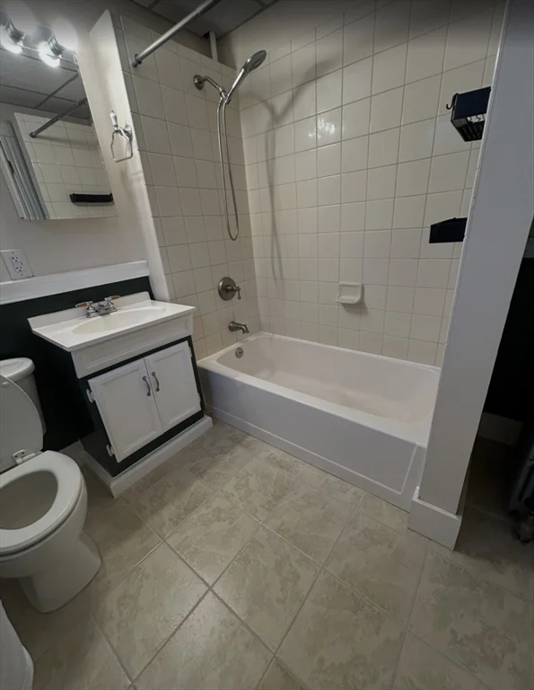 2 bed, 1 bath apartment for rent at 23 Converse St Unit 1, Wakefield — photo 6 of 15