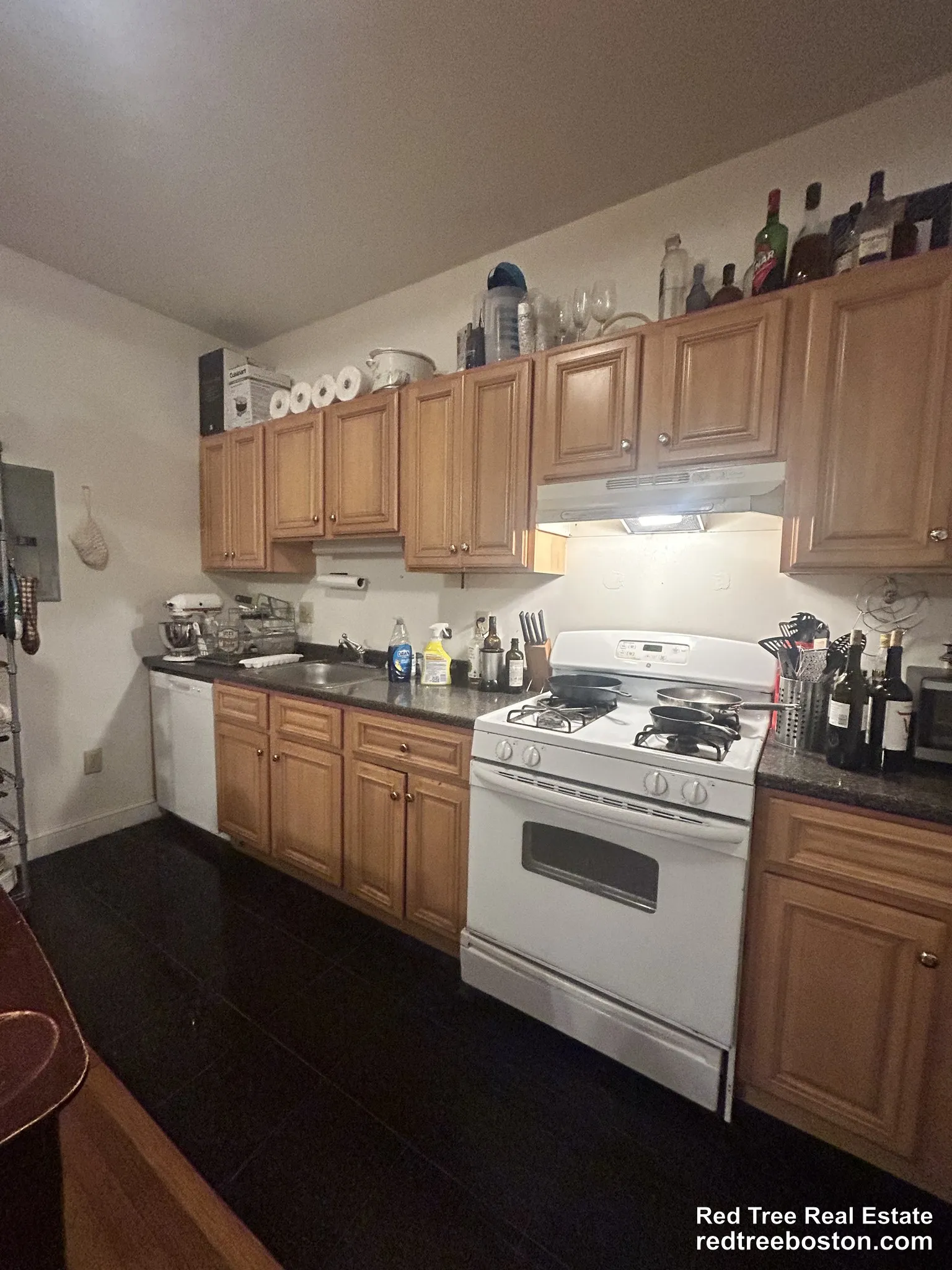 4 bed, 1 bath apartment for rent at 23 Cummings Rd Unit 1, Brighton — photo 5 of 13