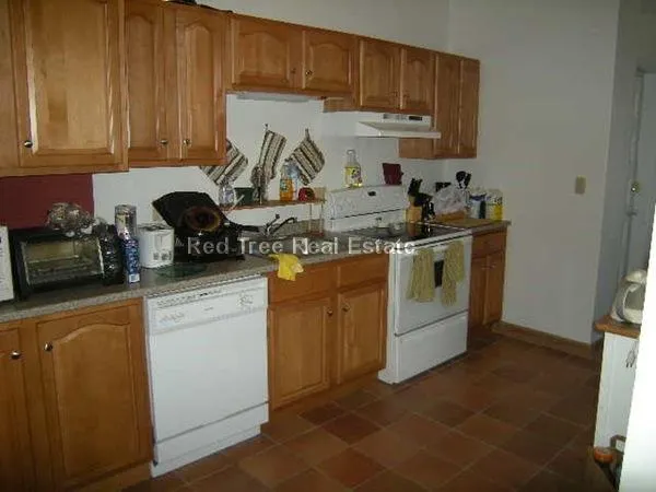 4 bed, 2 bath apartment for rent at 23 Cummings Rd Unit 6, Brighton — photo 1 of 3