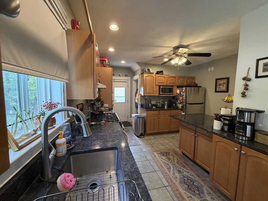 2 bed, 1 bath apartment for rent at 23 Derby Rd Unit 1, Nonantum — photo 3 of 25