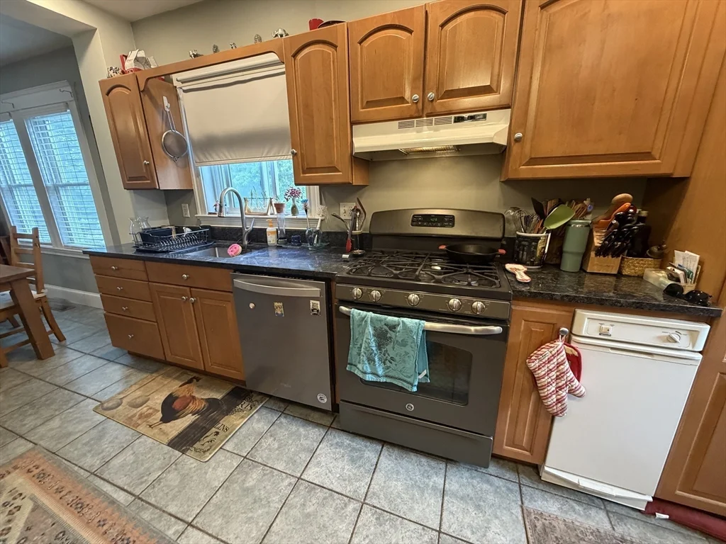 2 bed, 1 bath apartment for rent at 23 Derby Rd Unit 1, Nonantum — photo 5 of 25