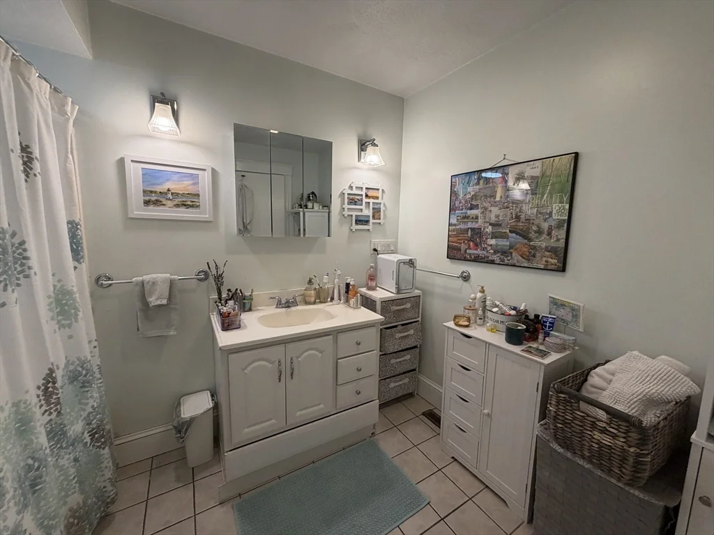 2 bed, 1 bath apartment for rent at 23 Derby Rd Unit 1, Nonantum — photo 20 of 25