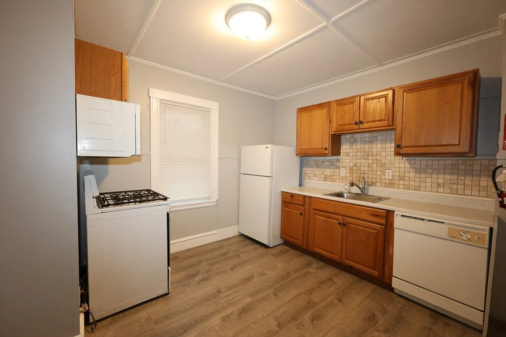 3 bed, 1 bath apartment for rent at 23 Des Moines Rd Unit 2, Quincy — photo 19 of 22