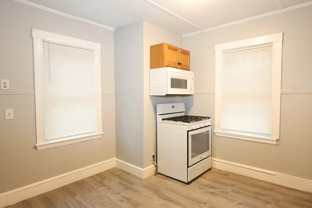 3 bed, 1 bath apartment for rent at 23 Des Moines Rd Unit 2, Quincy — photo 11 of 22