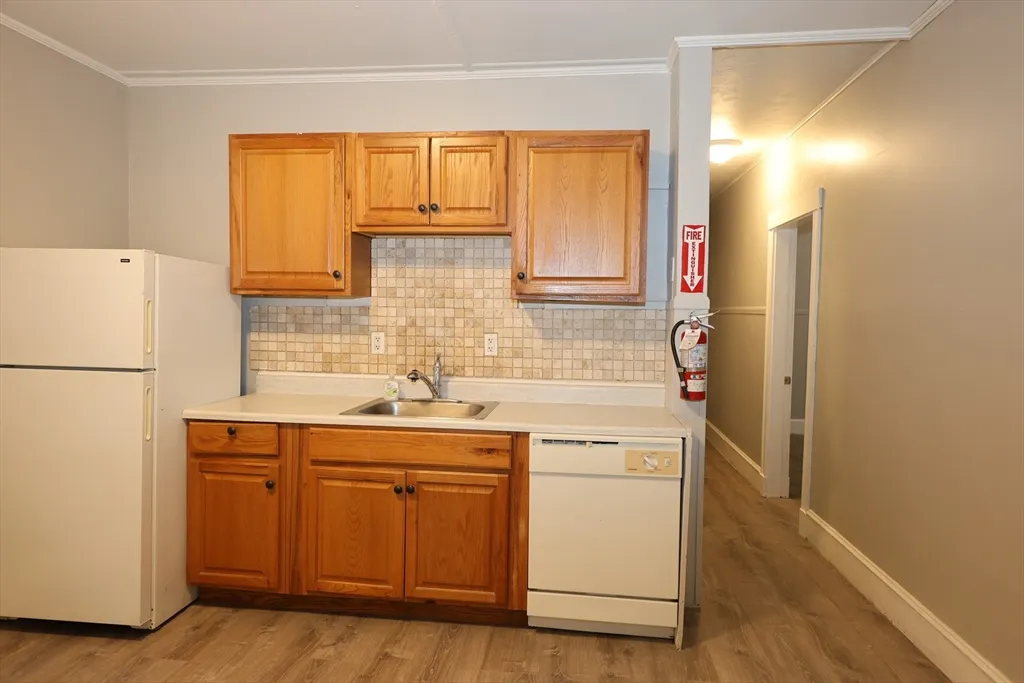 3 bed, 1 bath apartment for rent at 23 Des Moines Rd Unit 2, Quincy — photo 8 of 22