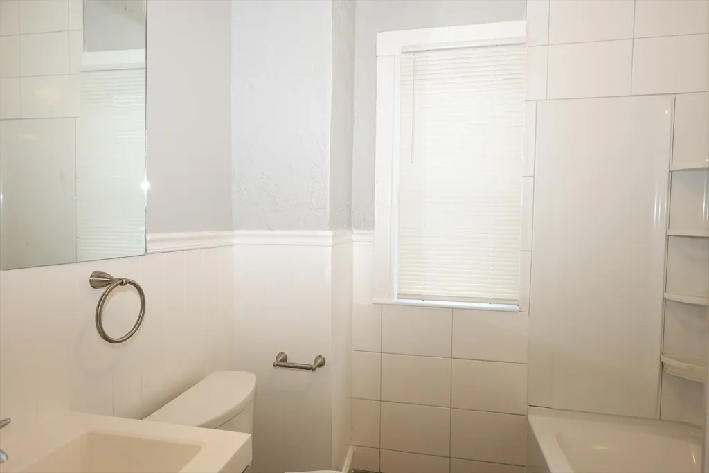 3 bed, 1 bath apartment for rent at 23 Des Moines Rd Unit 2, Quincy — photo 13 of 22