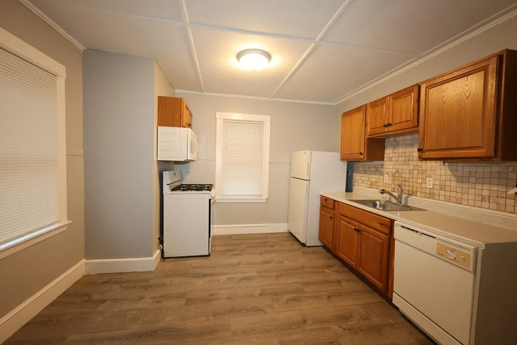3 bed, 1 bath apartment for rent at 23 Des Moines Rd Unit 2, Quincy — photo 18 of 22