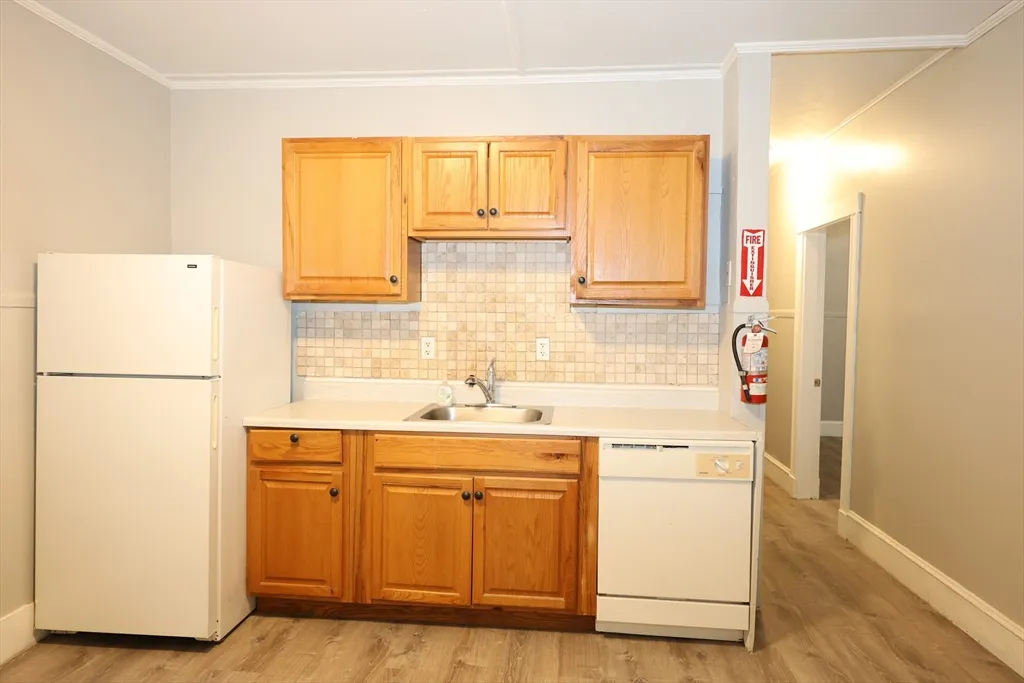 3 bed, 1 bath apartment for rent at 23 Des Moines Rd Unit 2, Quincy — photo 9 of 22