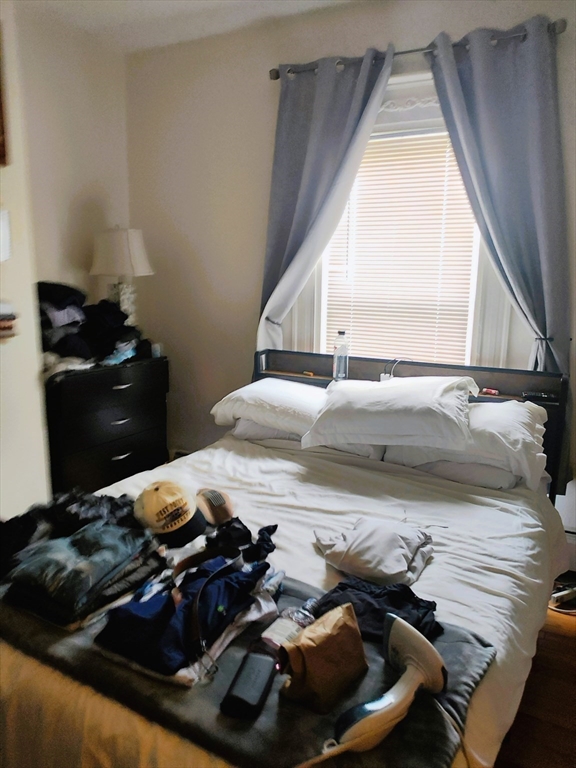 5 bed, 2 bath apartment for rent at 23 Dexter St, South Boston — photo 6 of 13