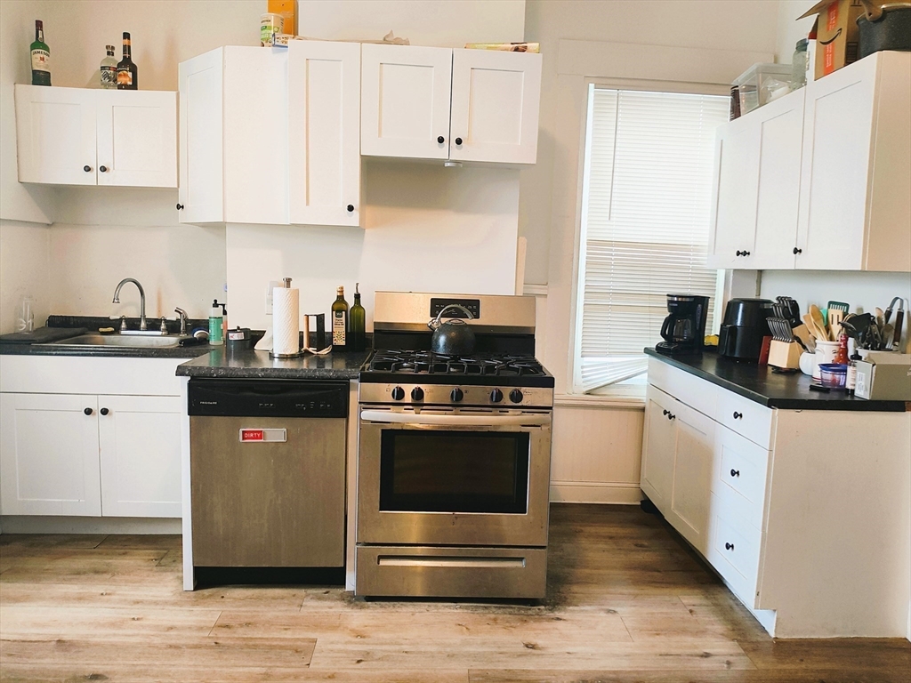 5 bed, 2 bath apartment for rent at 23 Dexter St, South Boston — photo 5 of 13