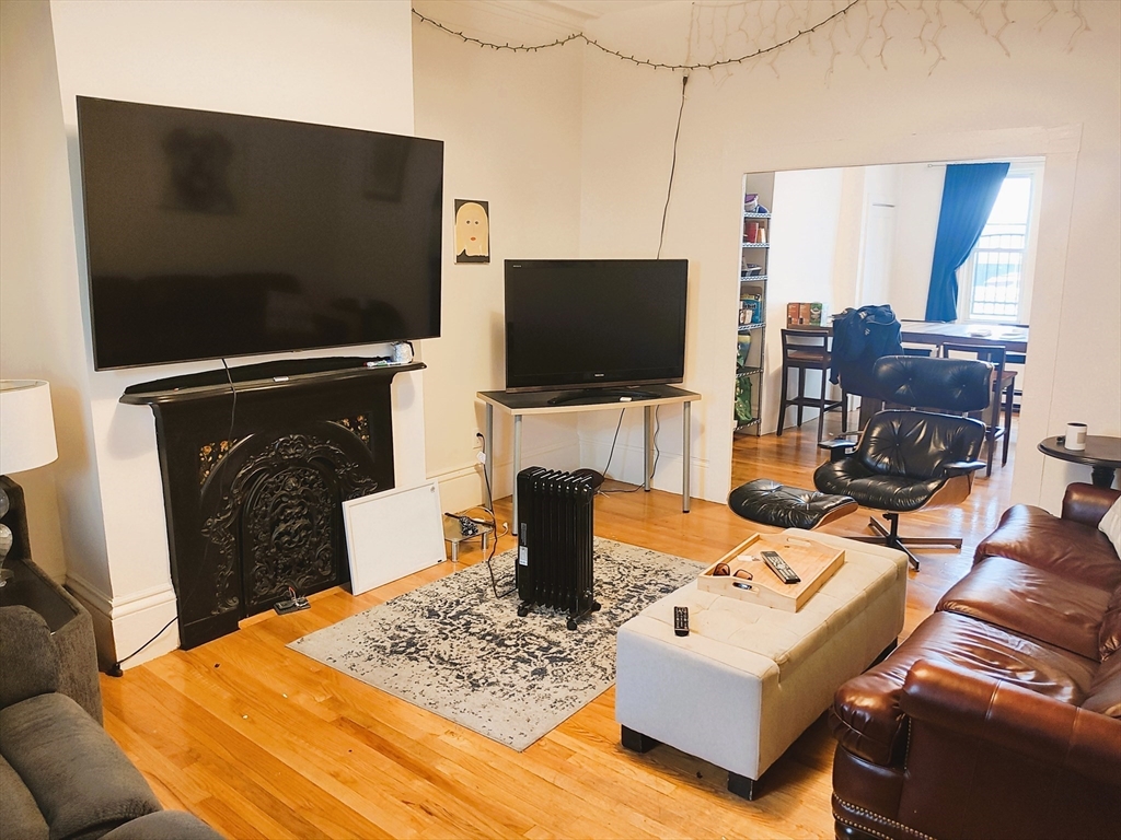 5 bed, 2 bath apartment for rent at 23 Dexter St, South Boston — photo 2 of 13