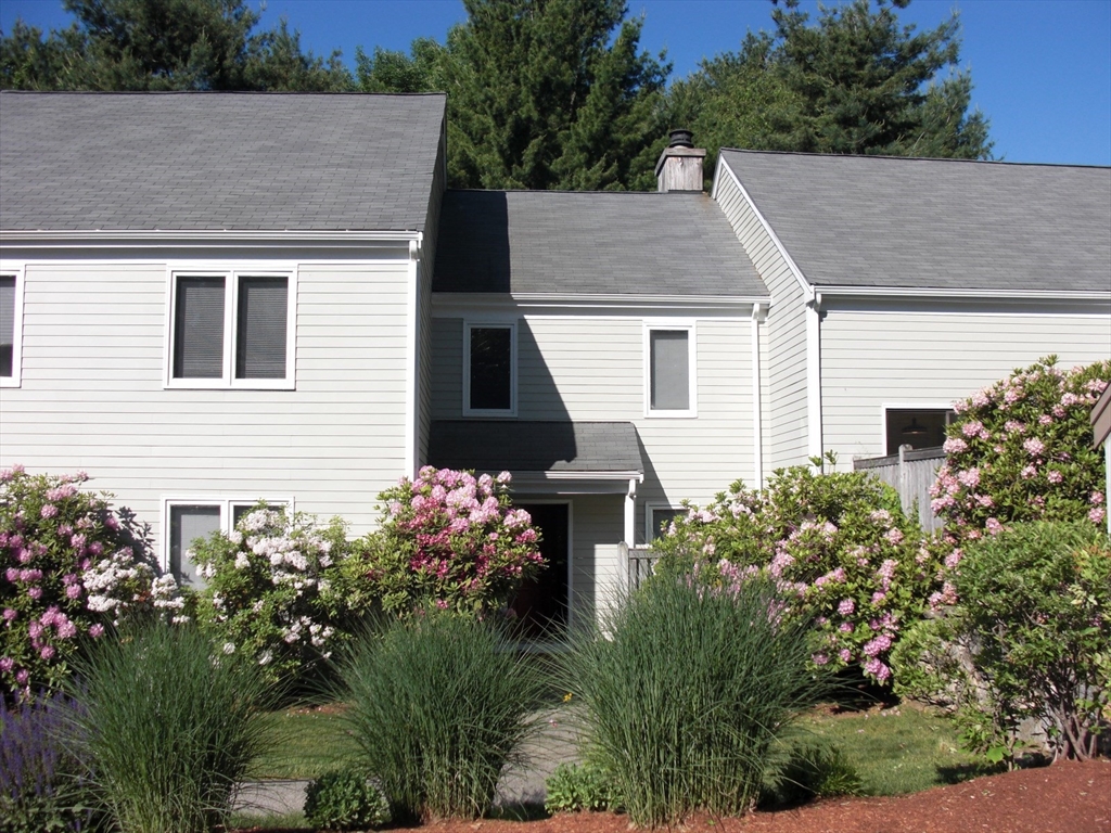 3 bed, 2.5 bath apartment for rent at 23 Drummer Boy Way Unit 23, Lexington — photo 1 of 16