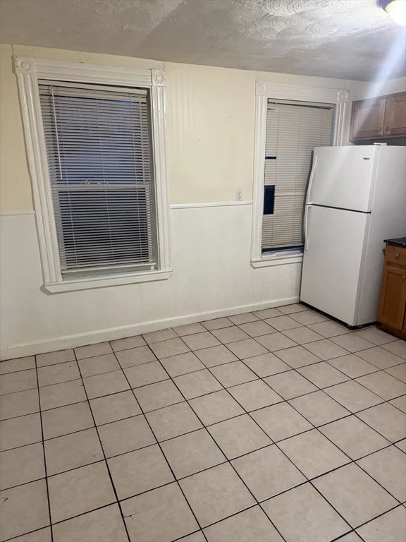 2 bed, 1 bath apartment for rent at 23 Echo Grove Unit 3, Lynn — photo 5 of 13
