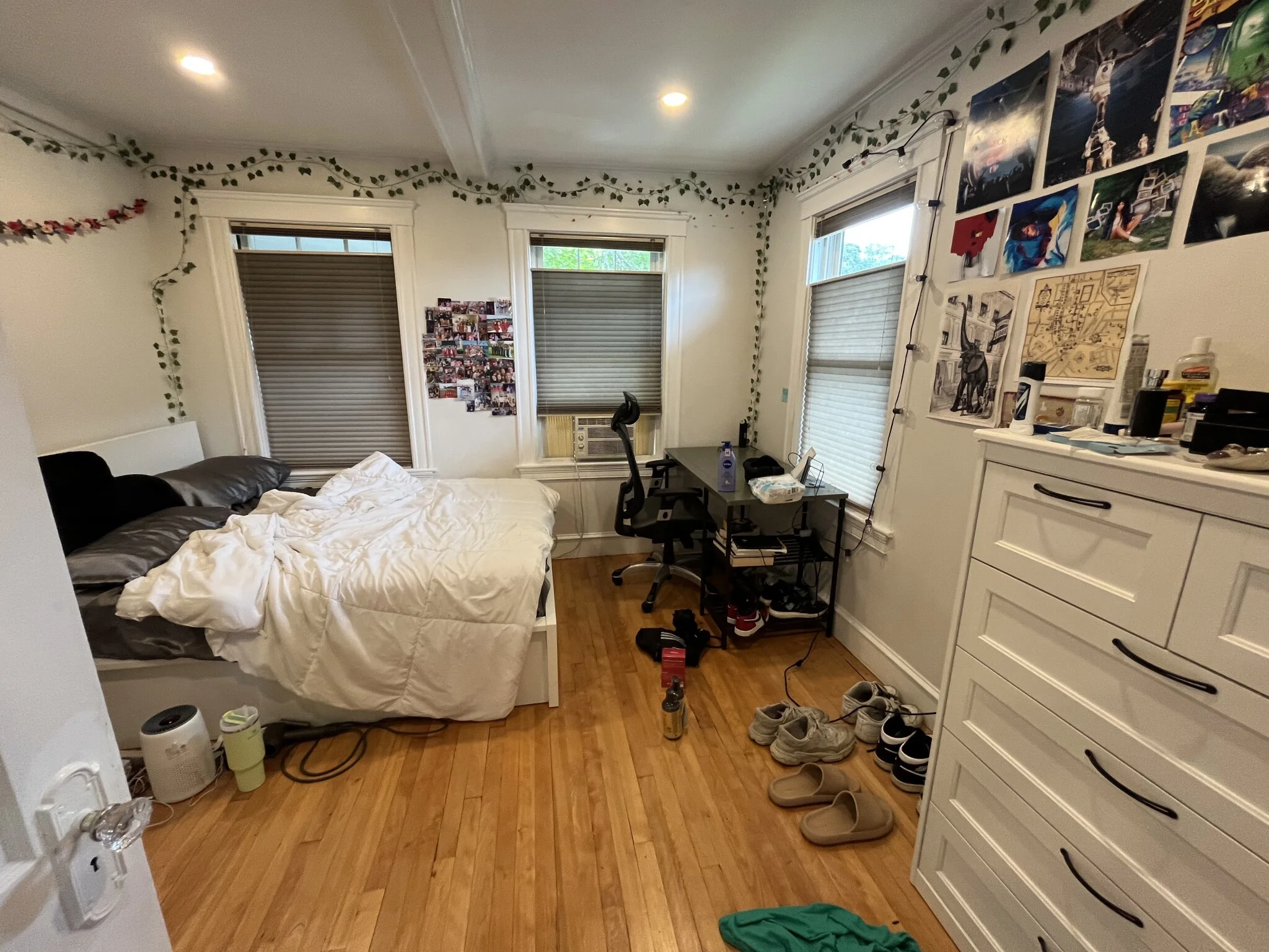 4 bed, 1 bath apartment for rent at 23 Edison Ave Unit 2, Tufts University — photo 4 of 12