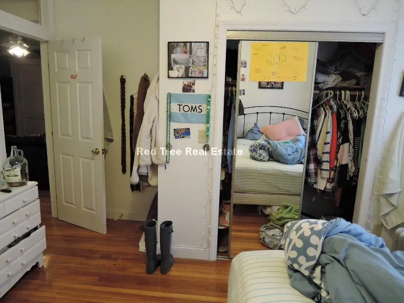 4 bed, 2 bath apartment for rent at 23 Egremont Rd Unit 3, Brighton — photo 9 of 14