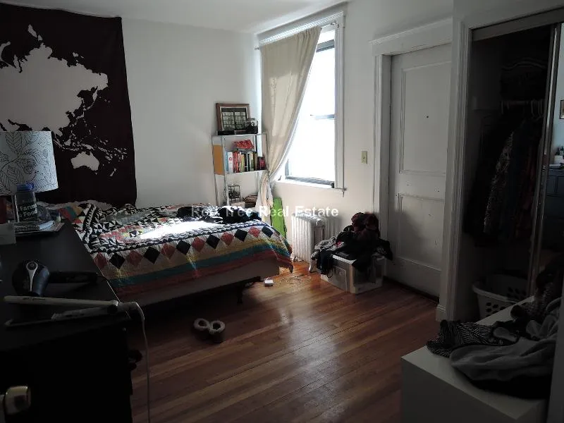 4 bed, 2 bath apartment for rent at 23 Egremont Rd Unit 3, Brighton — photo 8 of 14