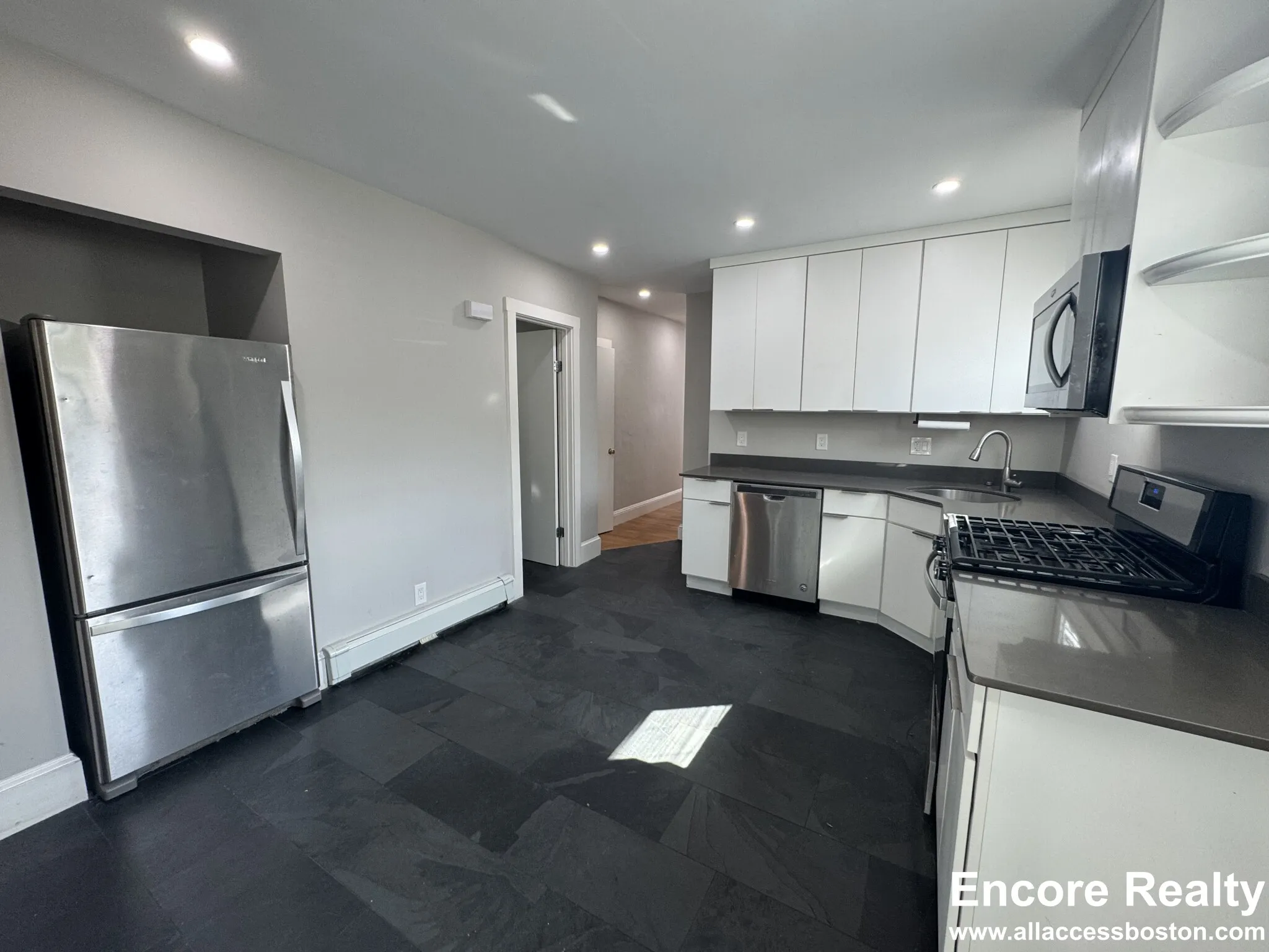 2 bed, 1 bath apartment for rent at 23 Elmer St Unit 1a, Riverside — photo 2 of 15