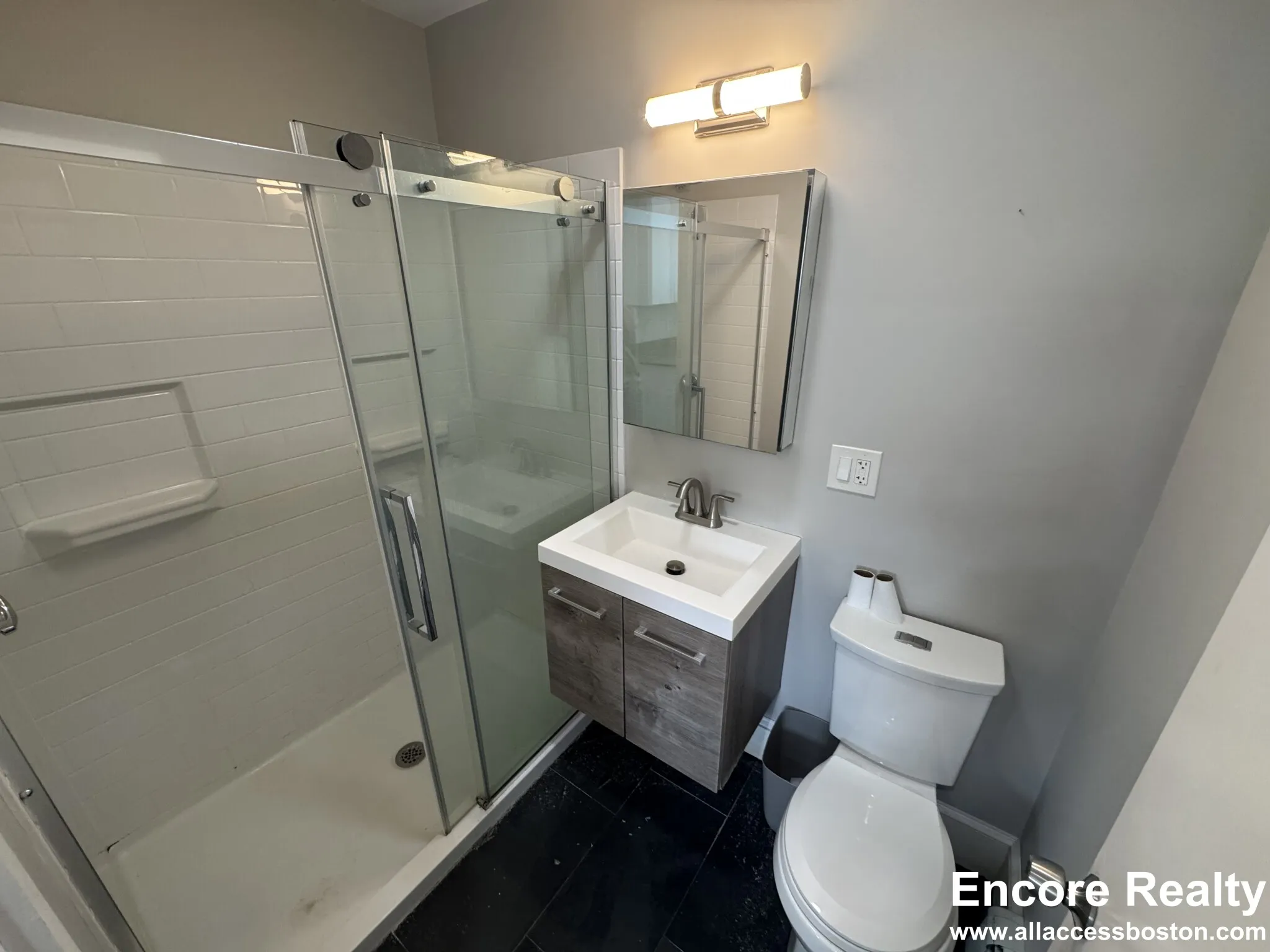 2.5 bed, 1 bath apartment for rent at 23 Elmer St Unit 1M, Riverside — photo 4 of 15