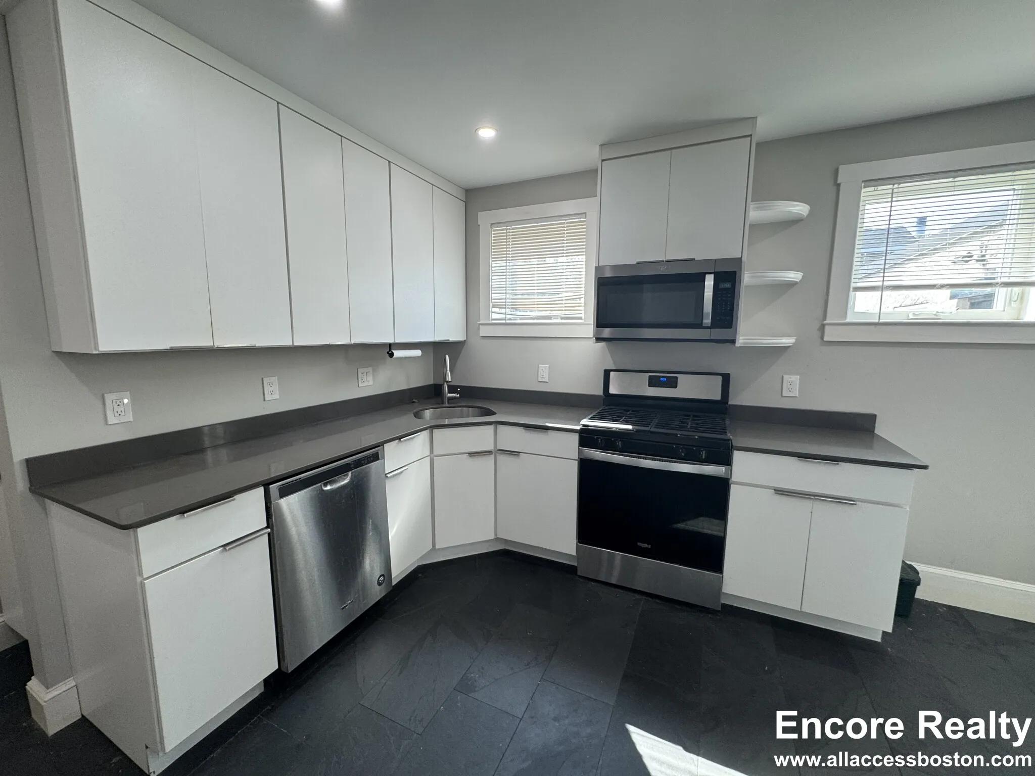 2.5 bed, 1 bath apartment for rent at 23 Elmer St Unit 1M, Riverside