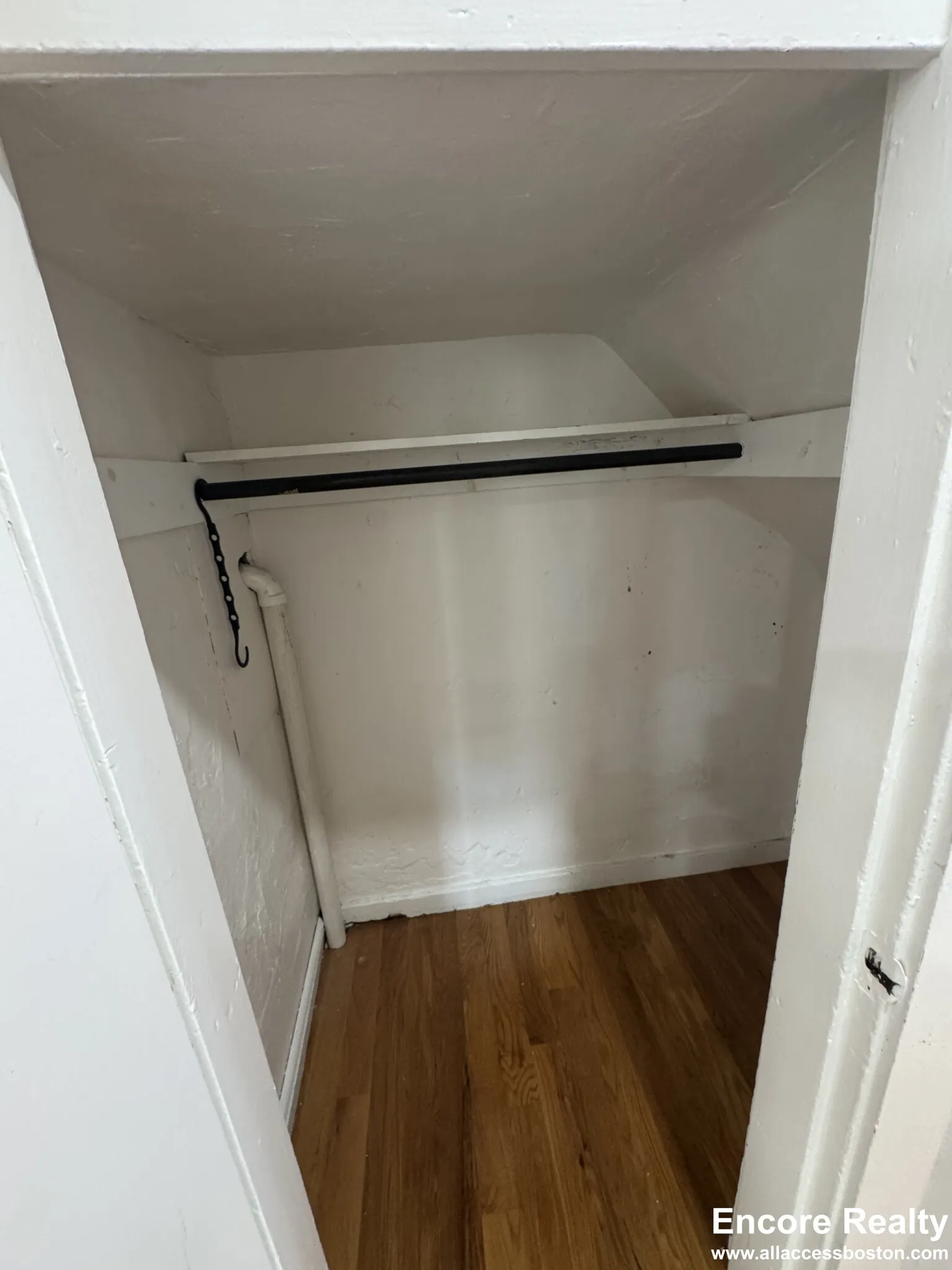 2.5 bed, 1 bath apartment for rent at 23 Elmer St Unit 1M, Riverside — photo 15 of 15