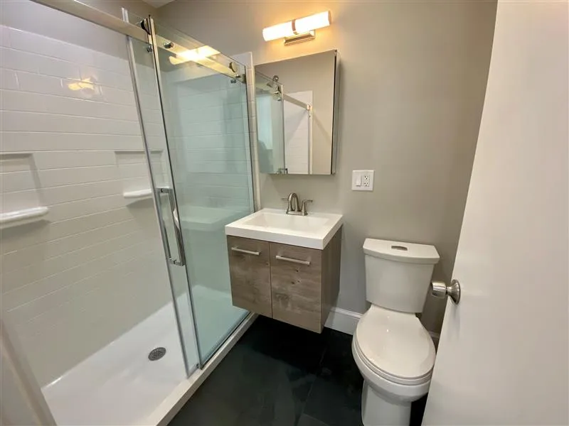 3 bed, 1 bath apartment for rent at 23 Elmer St Unit 2, Riverside — photo 5 of 17
