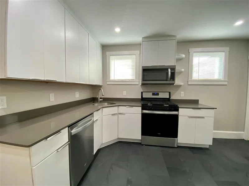 3 bed, 1 bath apartment for rent at 23 Elmer St Unit 2, Riverside — photo 2 of 17