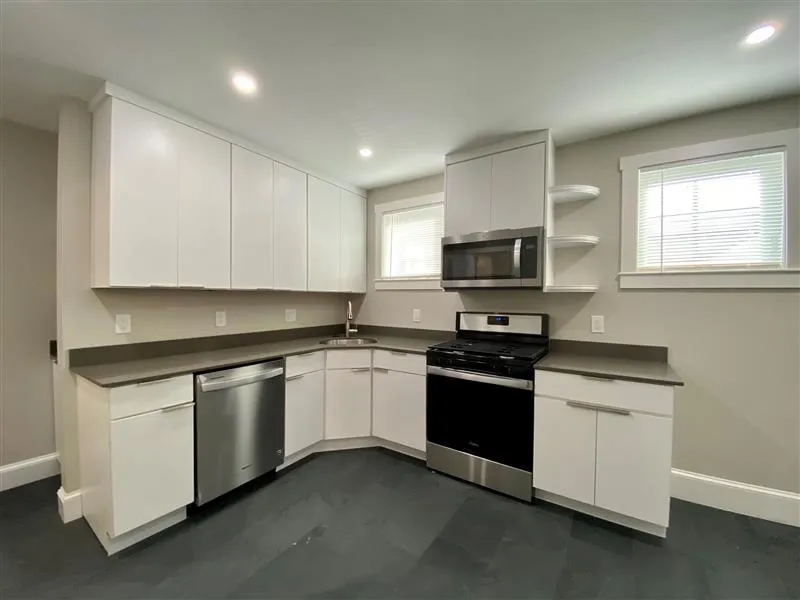 3 bed, 1 bath apartment for rent at 23 Elmer St Unit 2, Riverside