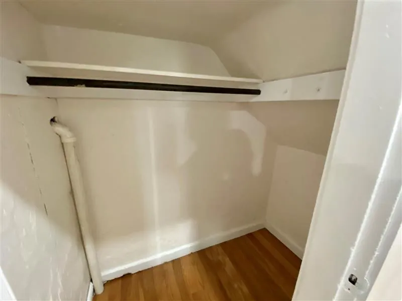 3 bed, 1 bath apartment for rent at 23 Elmer St Unit 2, Riverside — photo 4 of 17