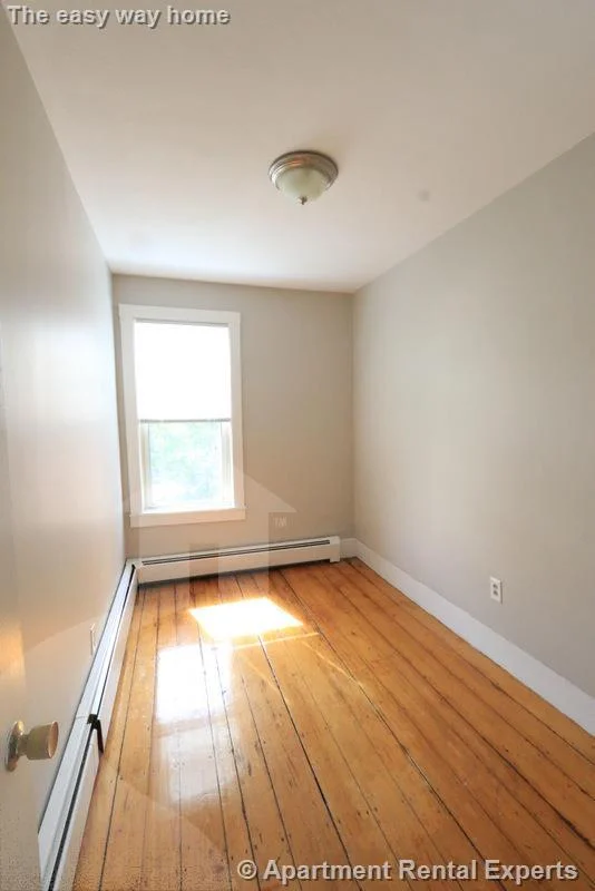 2 bed, 1 bath apartment for rent at 23 Elmer St Unit 3, Riverside — photo 7 of 16