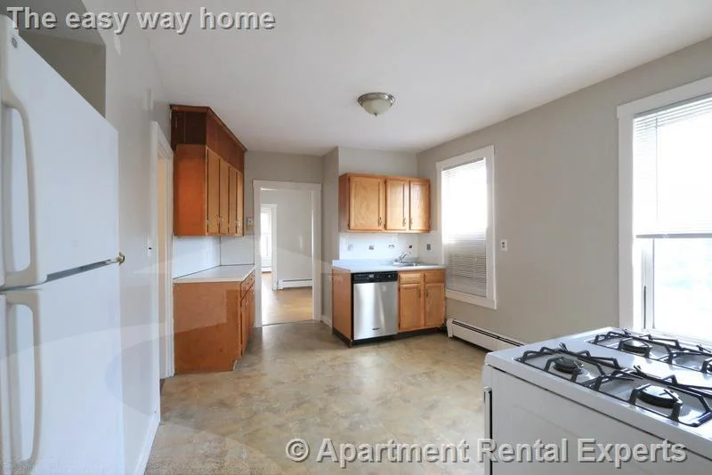 2 bed, 1 bath apartment for rent at 23 Elmer St Unit 3, Riverside — photo 3 of 16