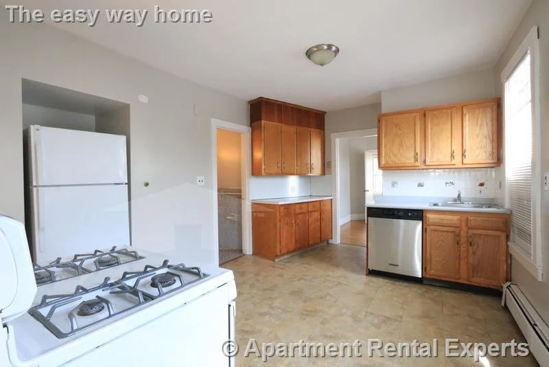 2 bed, 1 bath apartment for rent at 23 Elmer St Unit 3, Riverside — photo 1 of 16