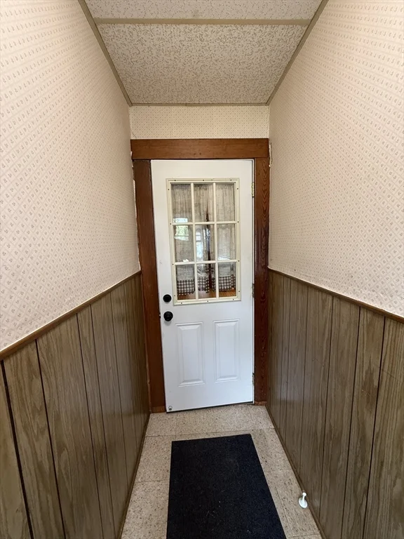 3 bed, 1 bath apartment for rent at 23 Emerald Ave Unit 1, Webster — photo 14 of 21