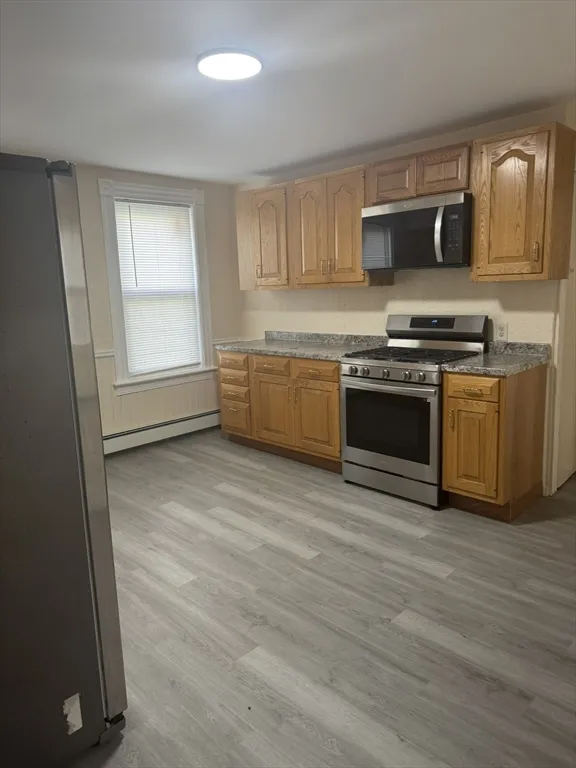 3 bed, 1 bath apartment for rent at 23 Endicott St Unit 2, Worcester — photo 5 of 13