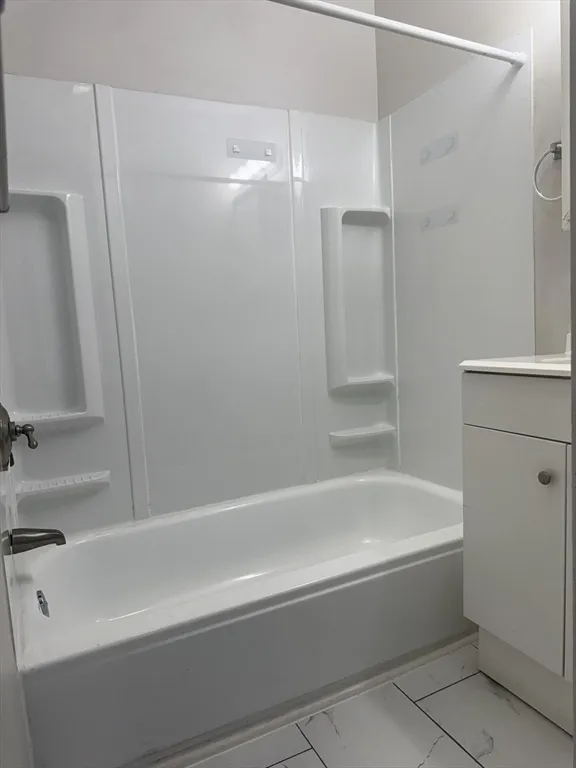 3 bed, 1 bath apartment for rent at 23 Everett Ave Unit 1, Webster — photo 6 of 9
