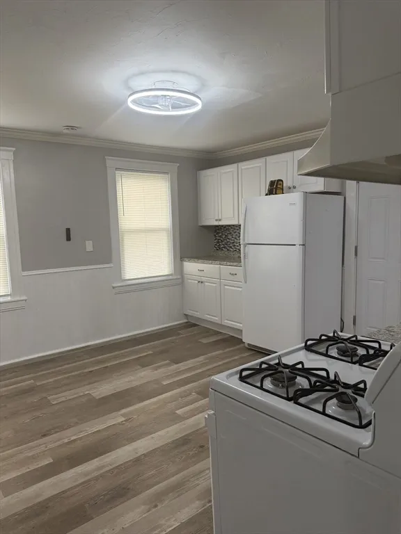 3 bed, 1 bath apartment for rent at 23 Everett Ave Unit 1, Webster — photo 2 of 9