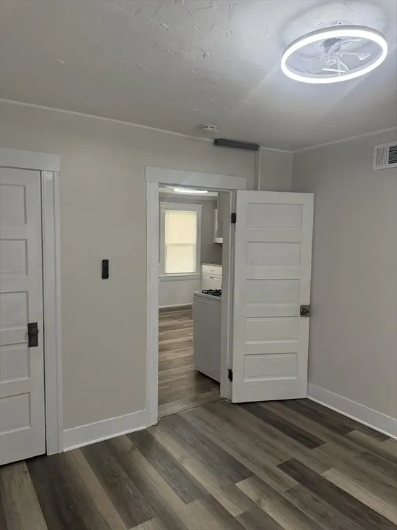 3 bed, 1 bath apartment for rent at 23 Everett Ave Unit 1, Webster — photo 8 of 9