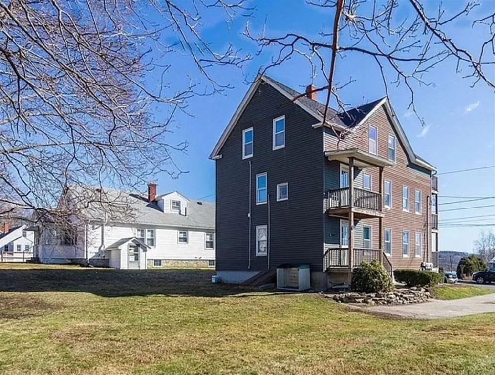 3 bed, 1 bath apartment for rent at 23 Everett Ave Unit 2, Webster — photo 1 of 6